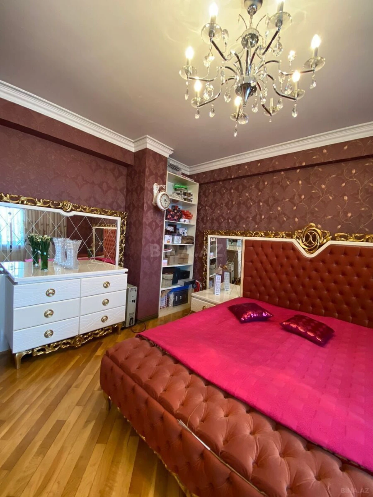 Satılır 4 otaqlı mənzil 135 m²