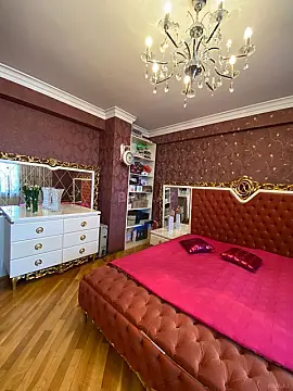 Satılır 4 otaqlı mənzil 135 m²