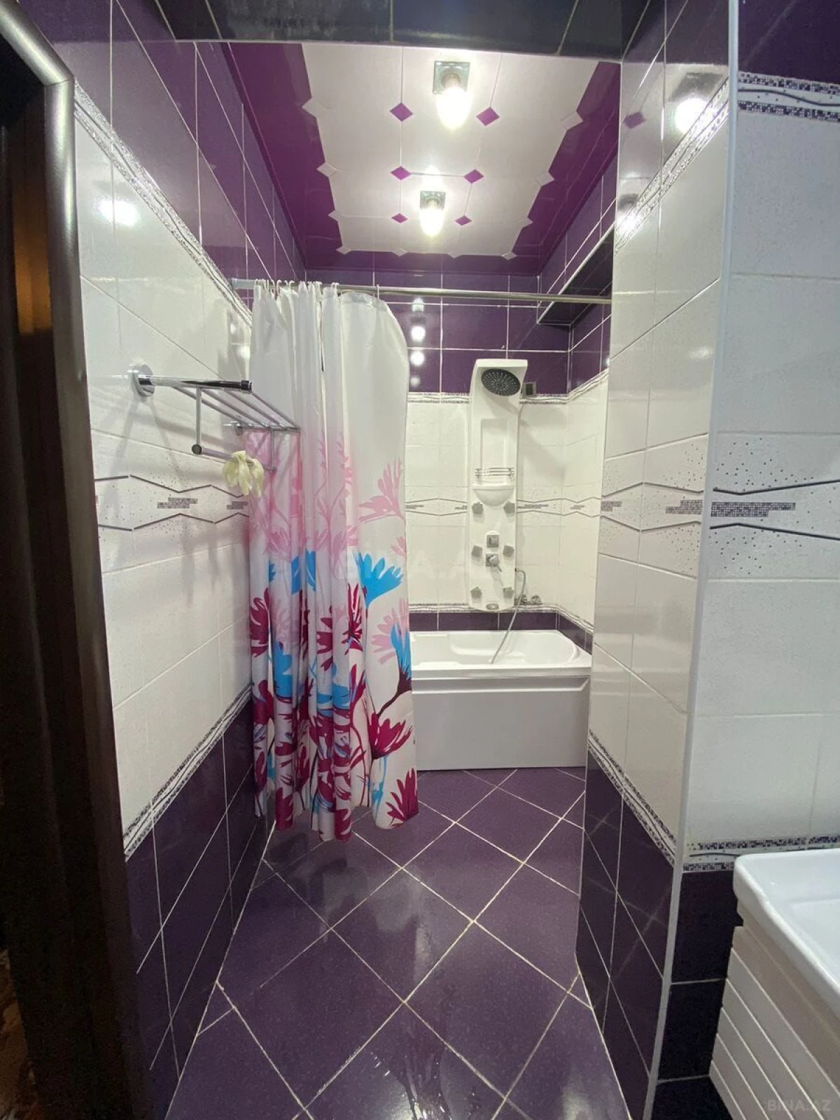 Satılır 4 otaqlı mənzil 135 m²