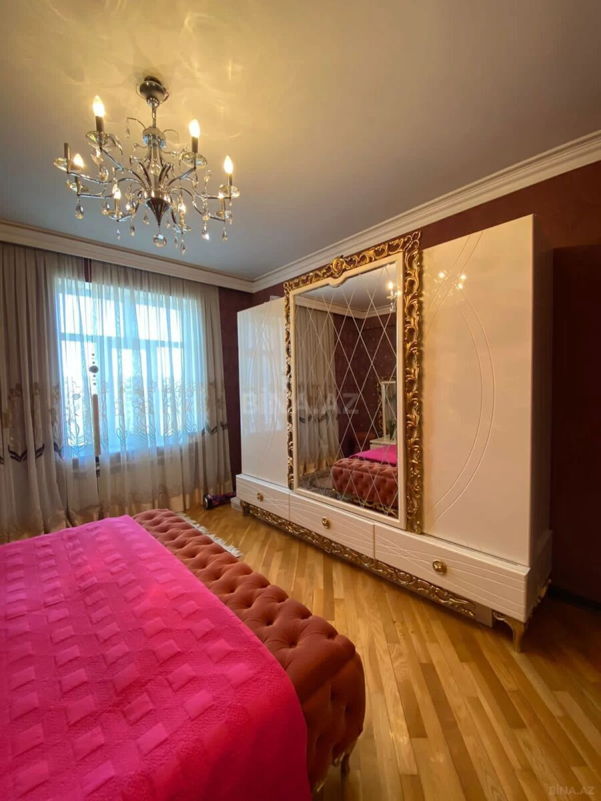 Satılır 4 otaqlı mənzil 135 m²