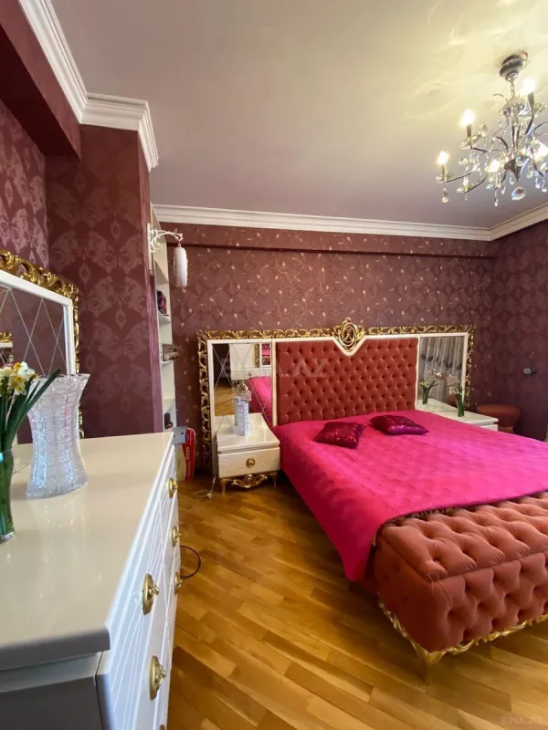 Satılır 4 otaqlı mənzil 135 m²