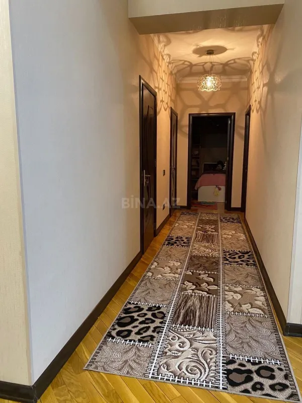 Satılır 4 otaqlı mənzil 135 m²