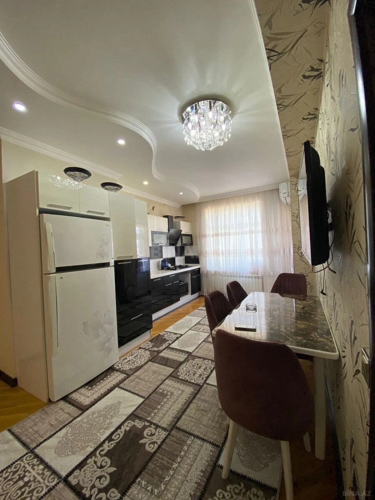 Satılır 4 otaqlı mənzil 135 m²