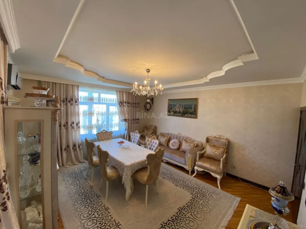 Satılır 4 otaqlı mənzil 135 m²