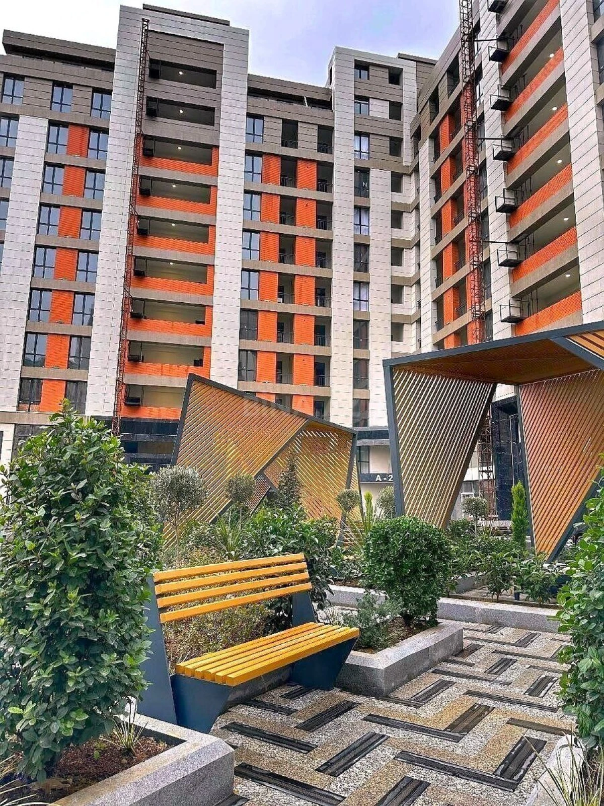 Satılır 2 otaqlı mənzil 80 m²