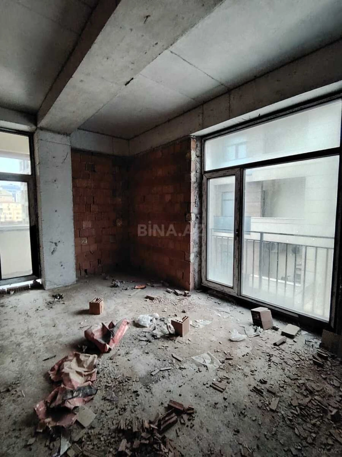 Satılır 4 otaqlı mənzil 157.5 m²