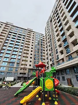 Satılır 4 otaqlı mənzil 157.5 m²