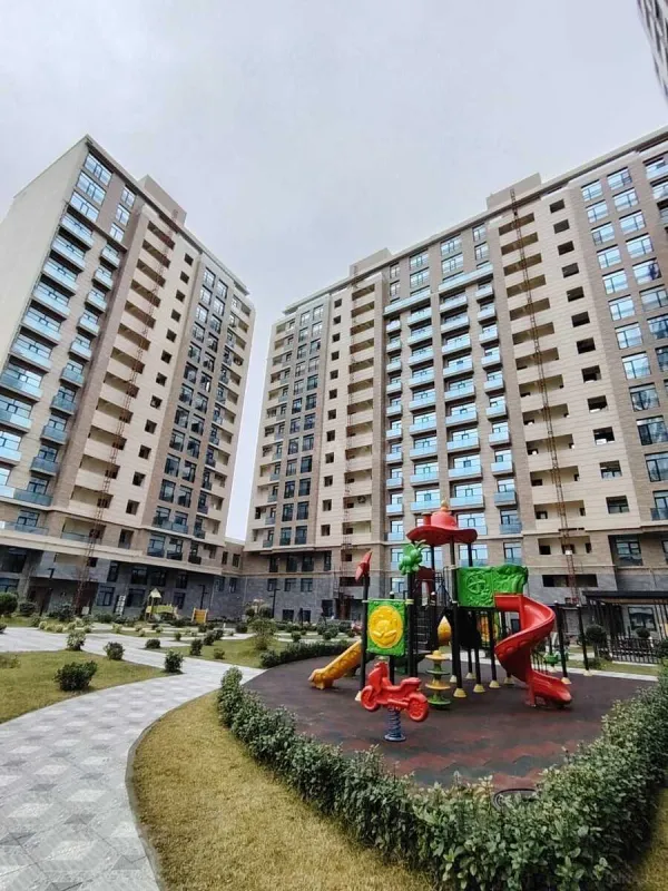 Satılır 4 otaqlı mənzil 157.5 m²