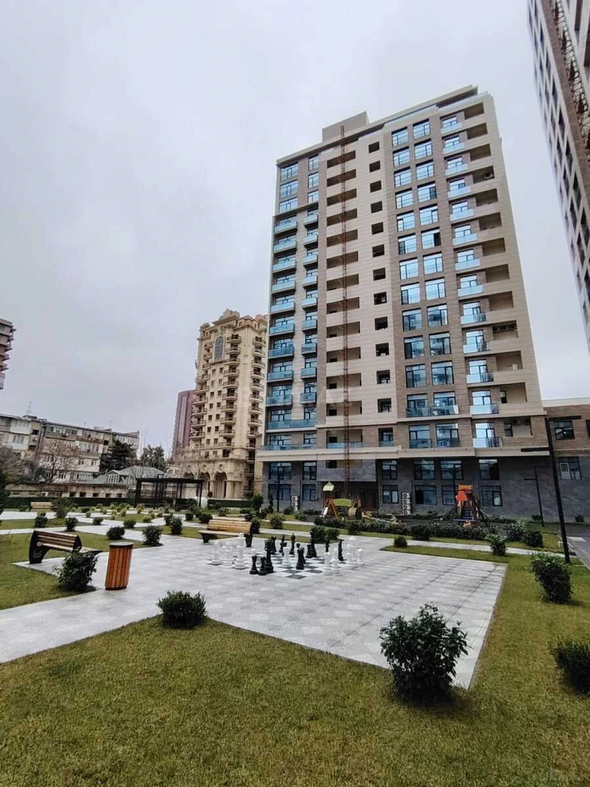 Satılır 4 otaqlı mənzil 157.5 m²