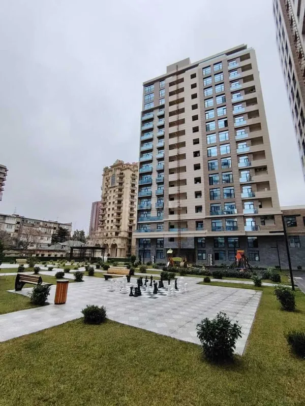 Satılır 4 otaqlı mənzil 157.5 m²