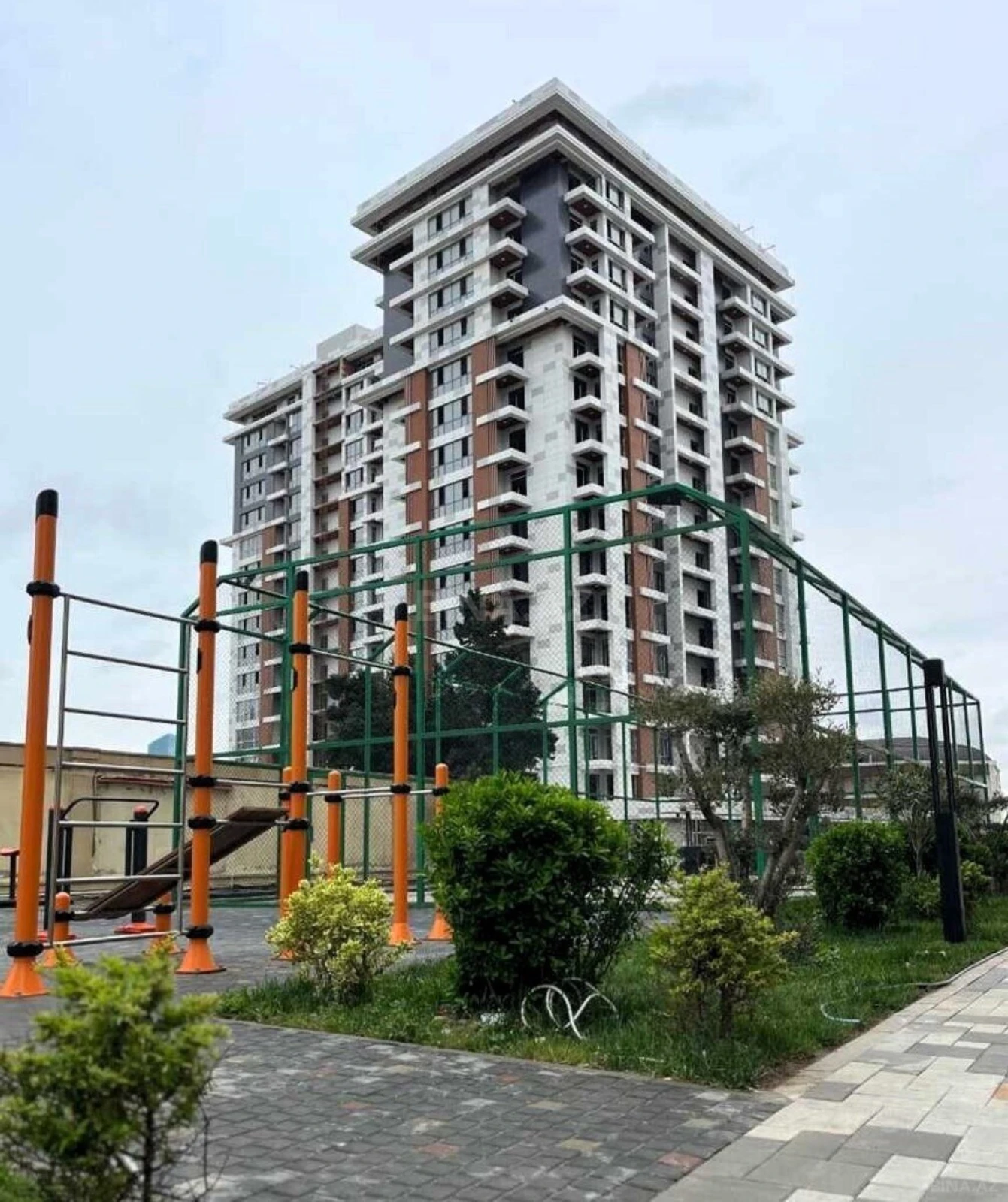 Satılır 2 otaqlı mənzil 66 m²