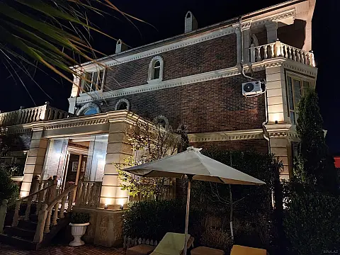 Satılır 5 otaqlı həyət evi 420 m²