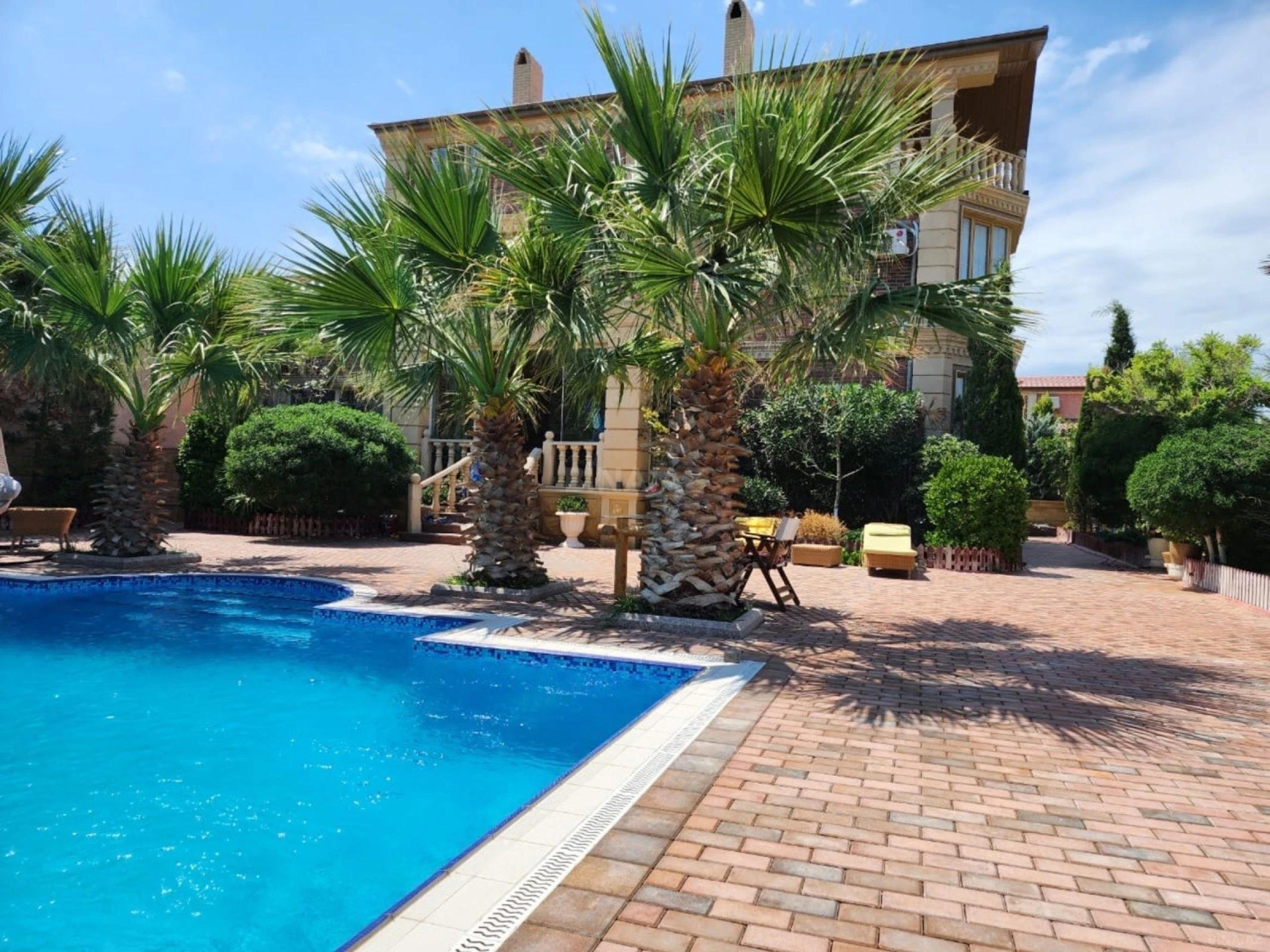 Satılır 5 otaqlı həyət evi 420 m²