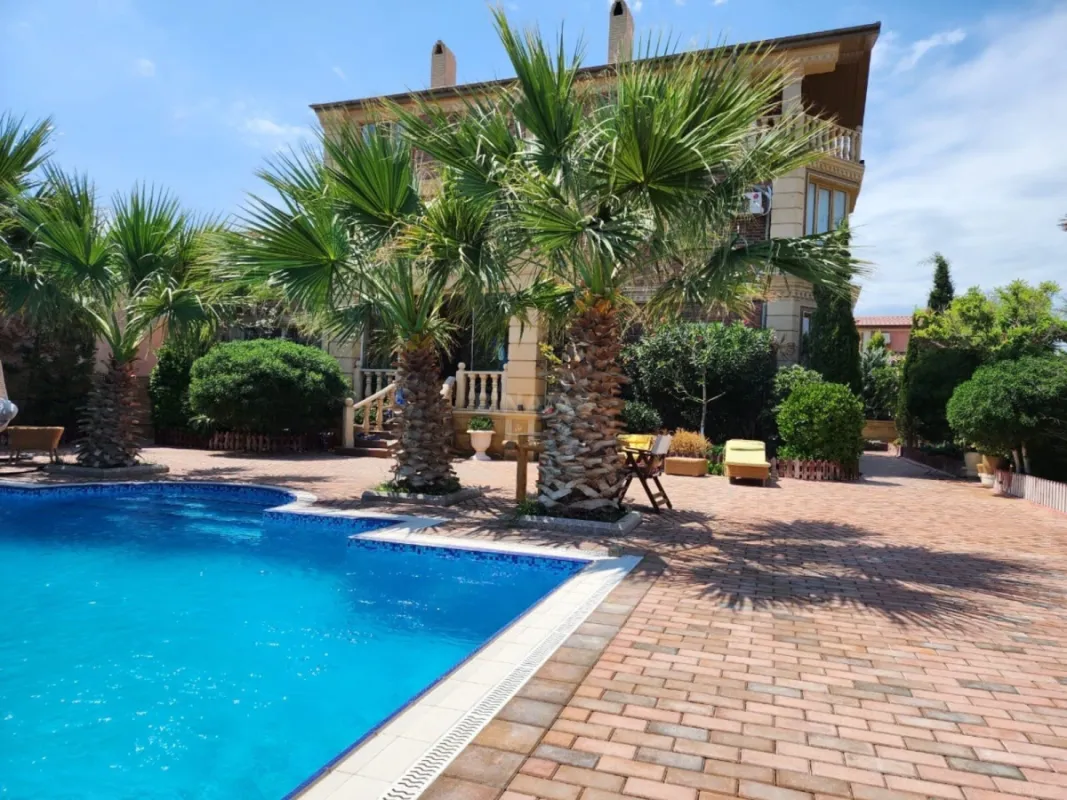 Satılır 5 otaqlı həyət evi 420 m²