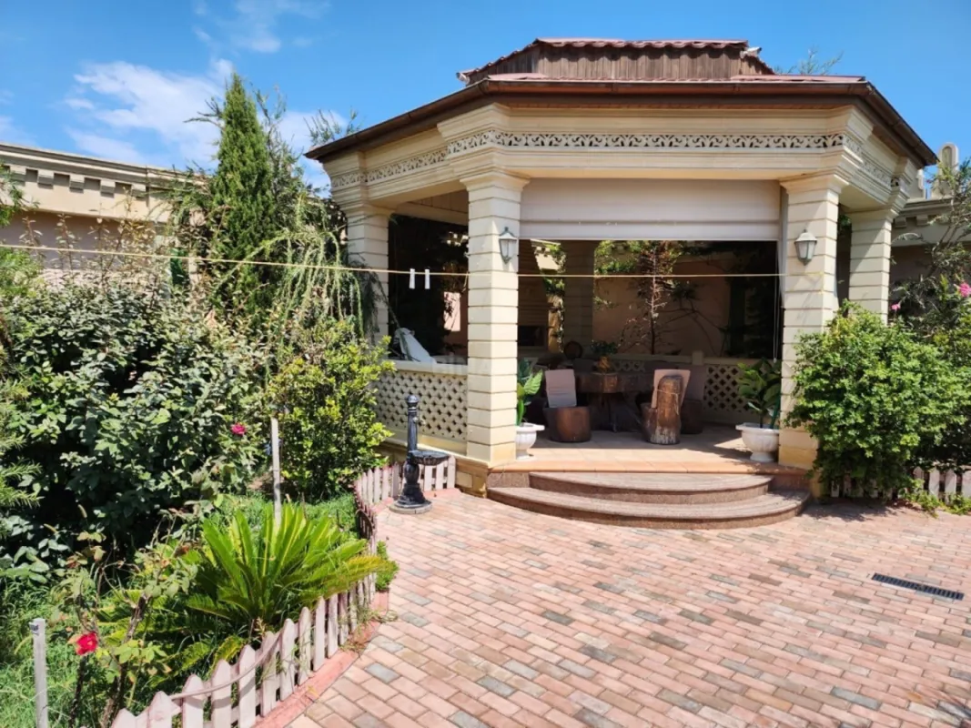 Satılır 5 otaqlı həyət evi 420 m²