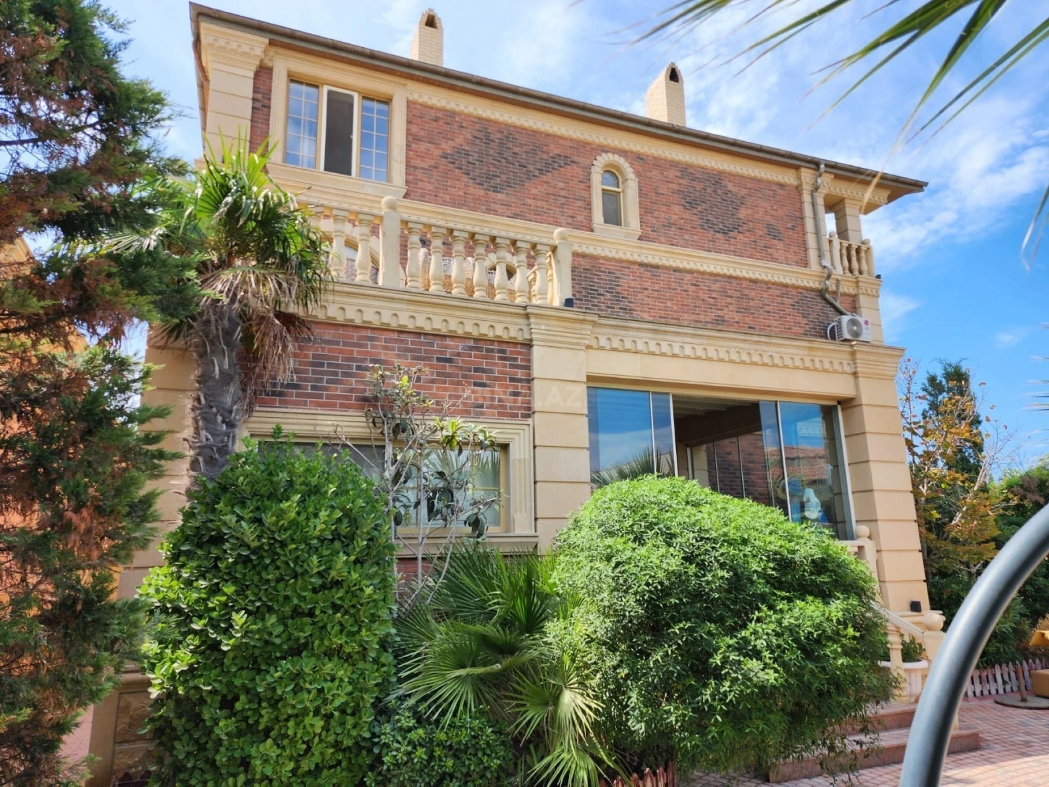 Satılır 5 otaqlı həyət evi 420 m²