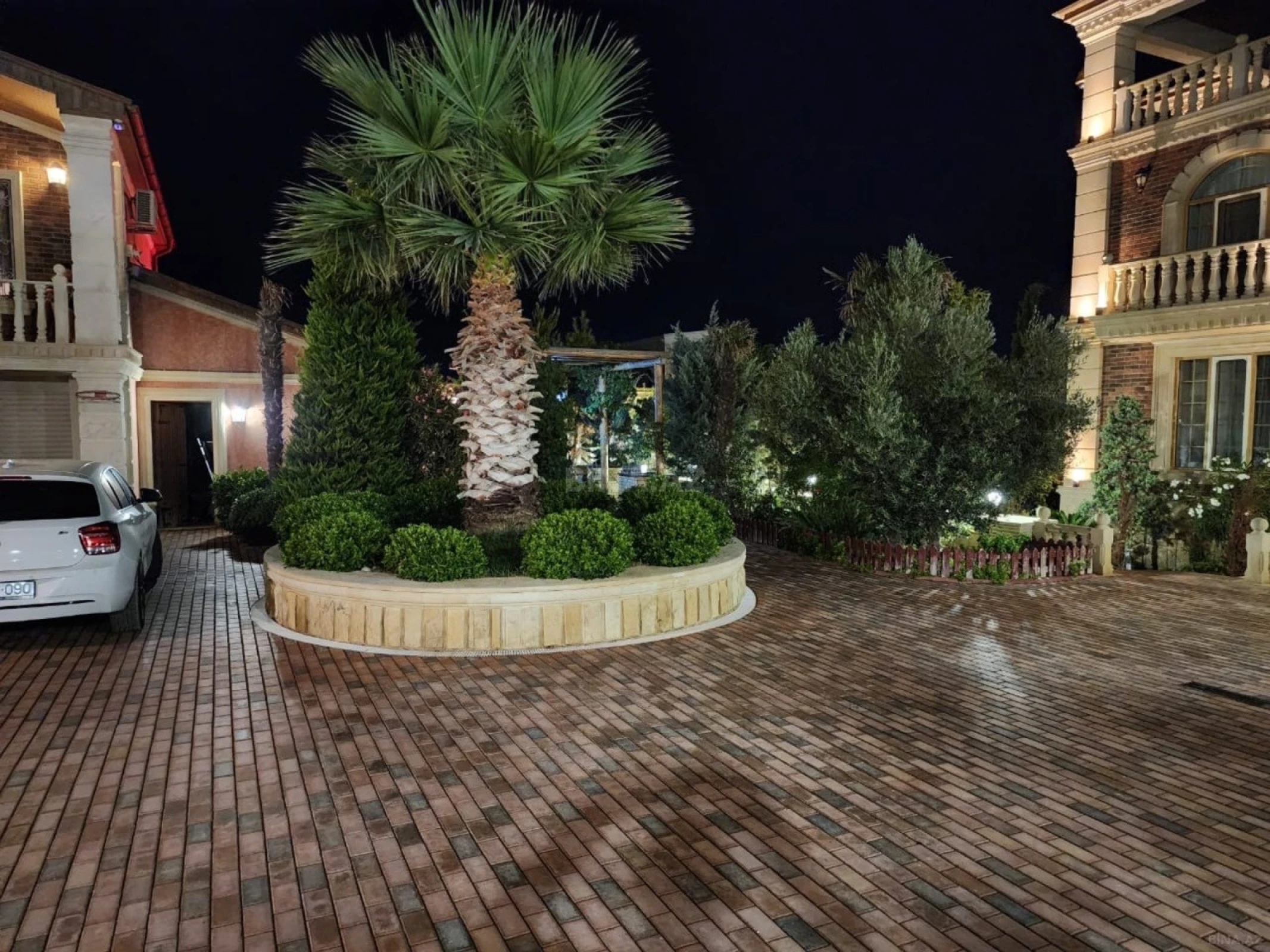 Satılır 5 otaqlı həyət evi 420 m²