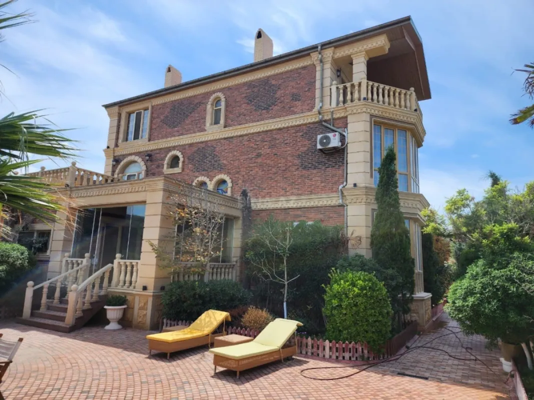 Satılır 5 otaqlı həyət evi 420 m²