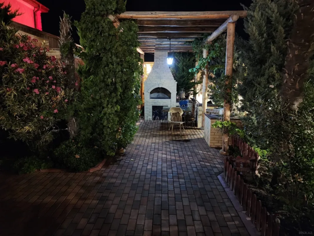 Satılır 5 otaqlı həyət evi 420 m²