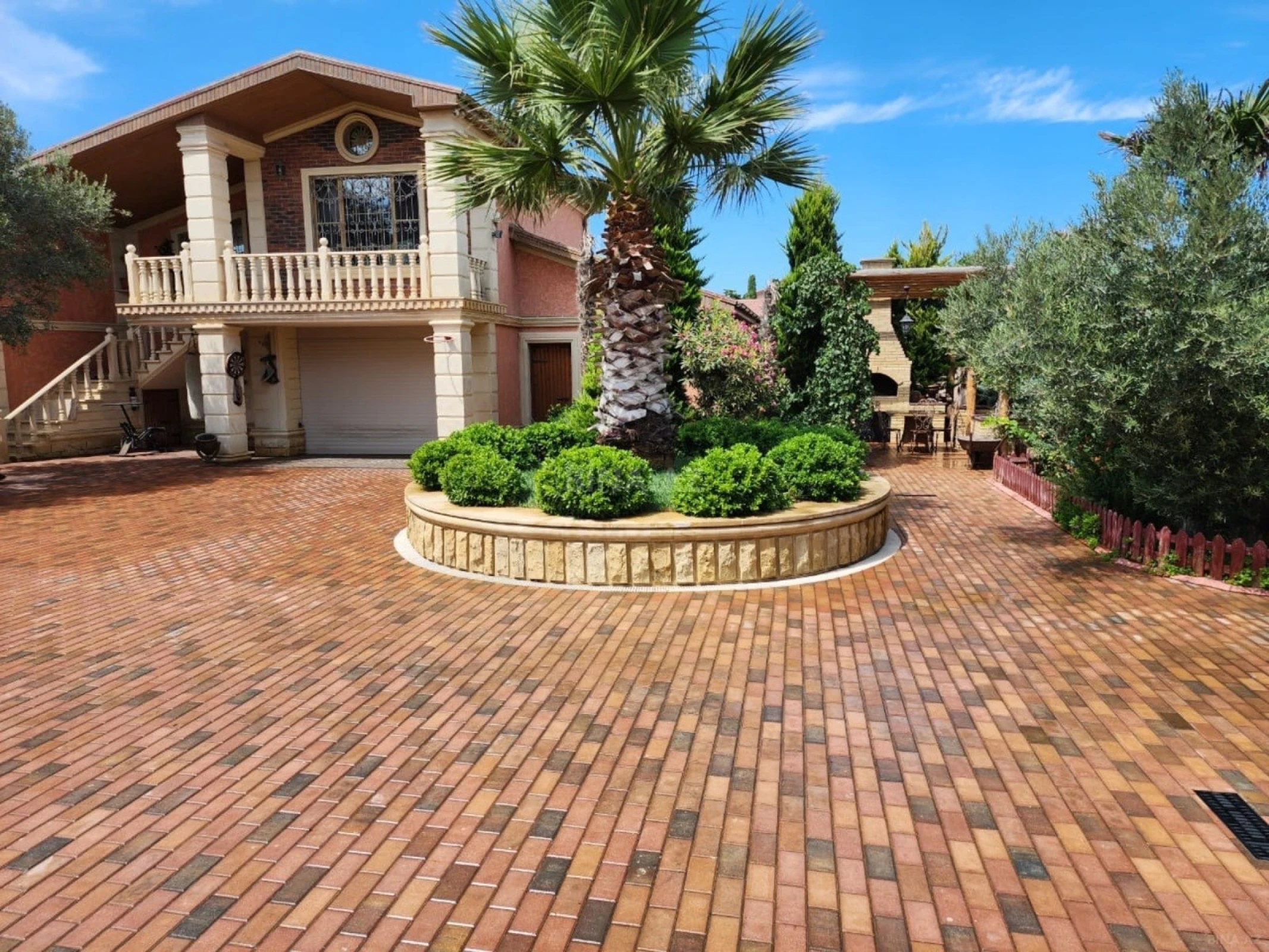 Satılır 5 otaqlı həyət evi 420 m²