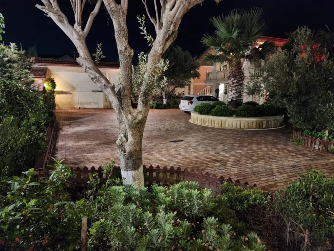 Satılır 5 otaqlı həyət evi 420 m²