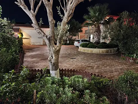 Satılır 5 otaqlı həyət evi 420 m²