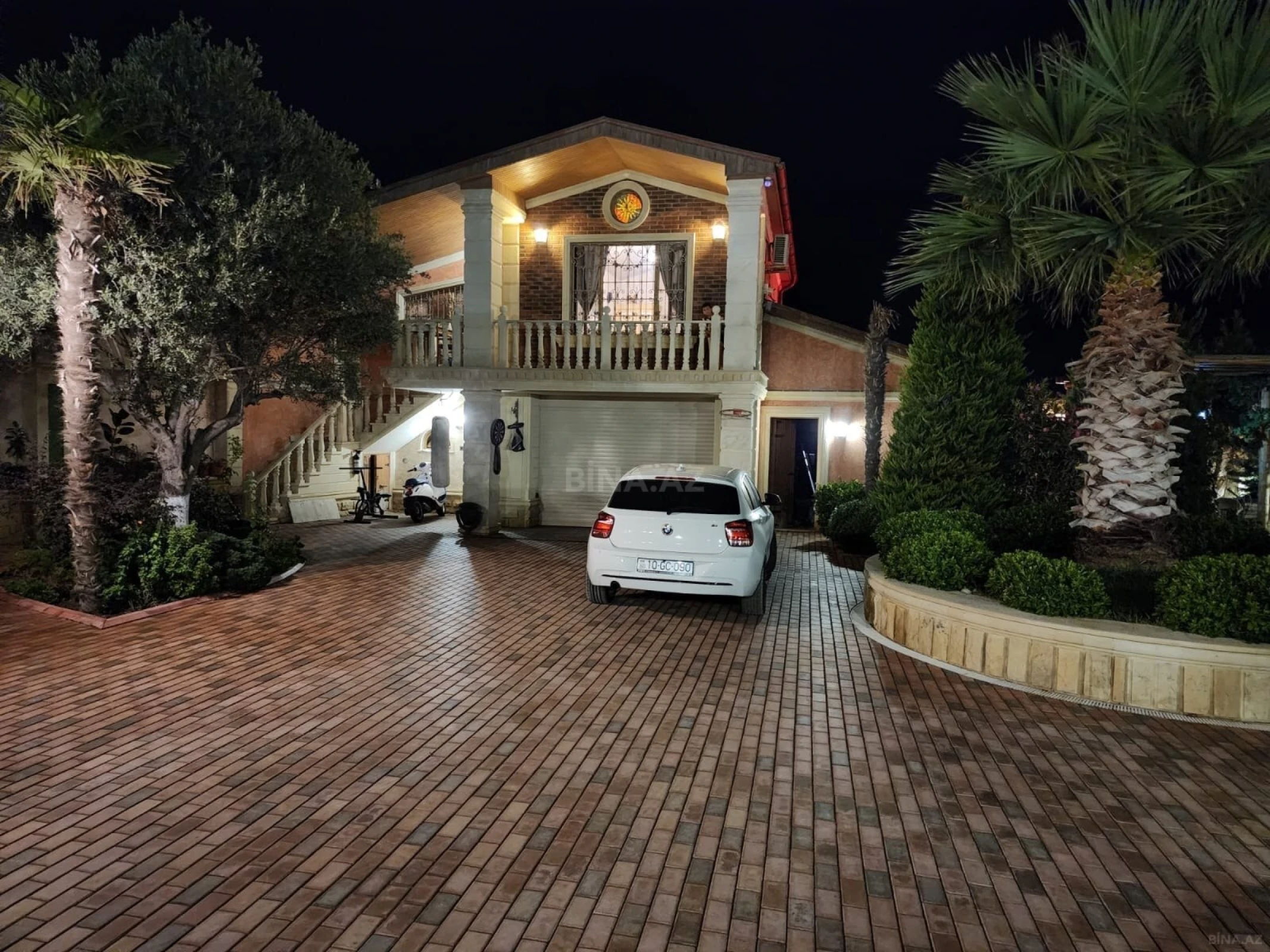 Satılır 5 otaqlı həyət evi 420 m²