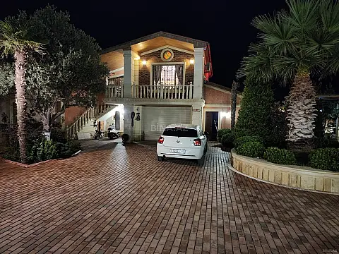 Satılır 5 otaqlı həyət evi 420 m²