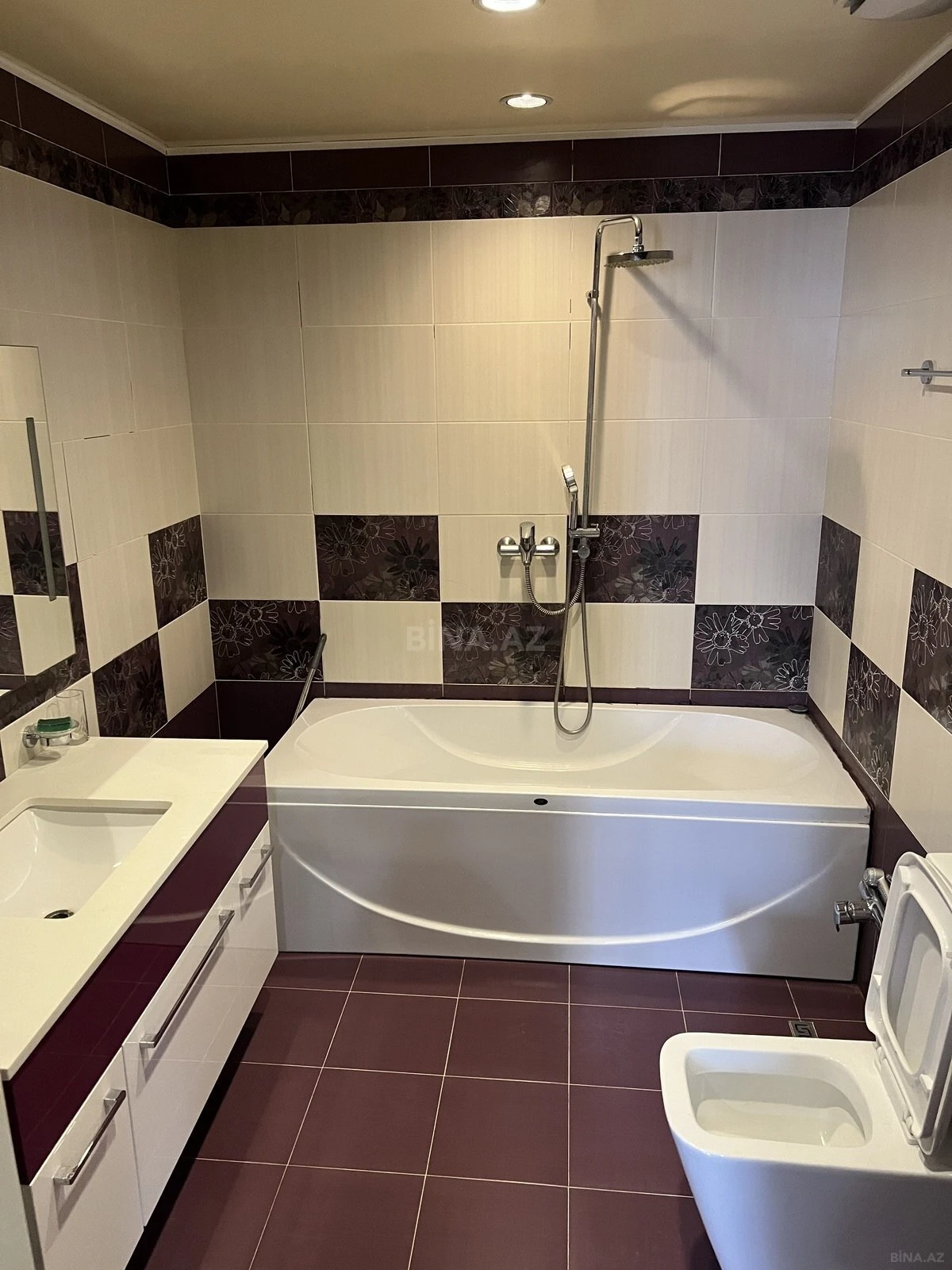 Satılır 2 otaqlı mənzil 75 m²