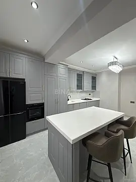 Satılır 3 otaqlı mənzil 140 m²