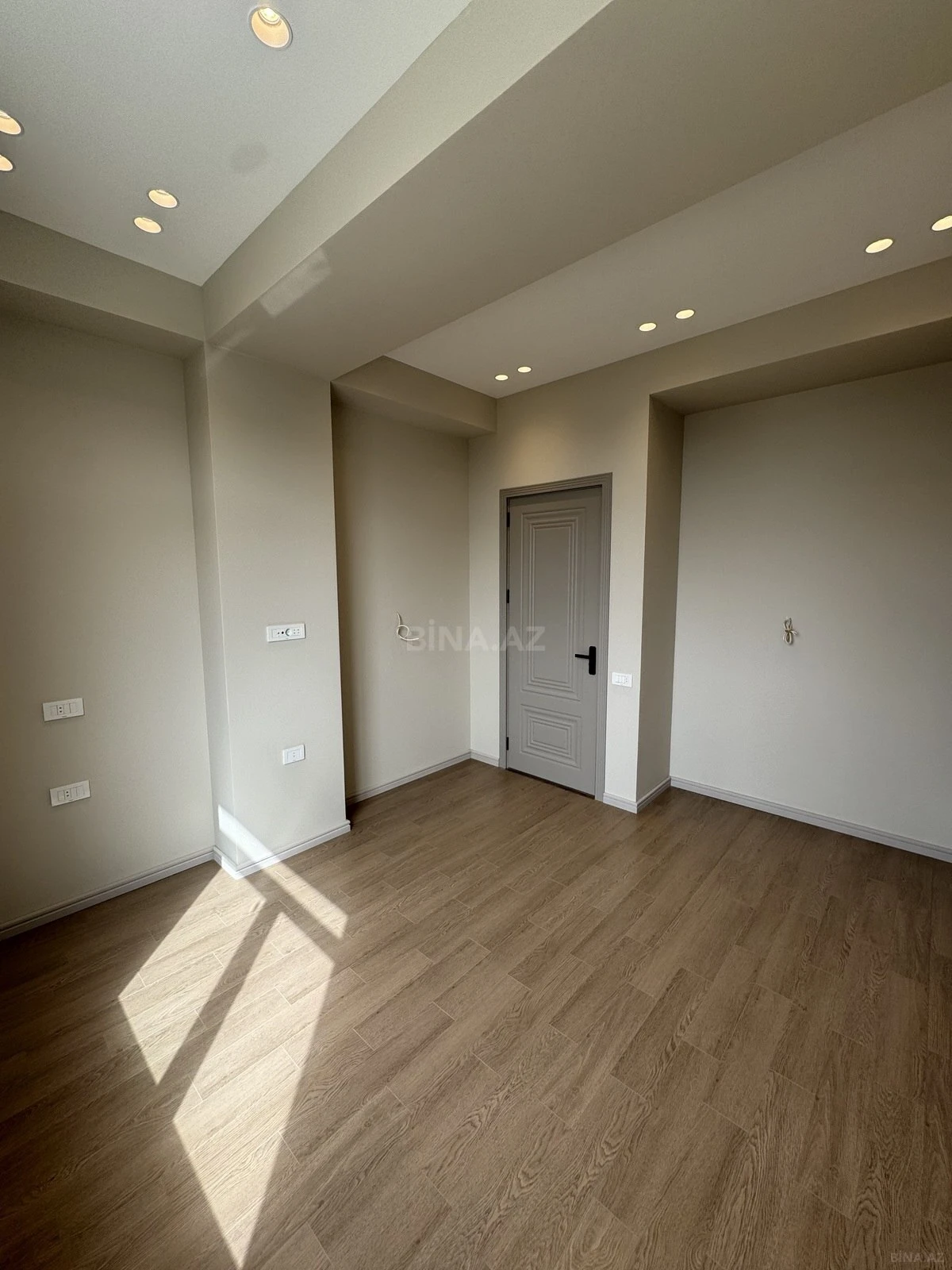 Satılır 3 otaqlı mənzil 104 m²