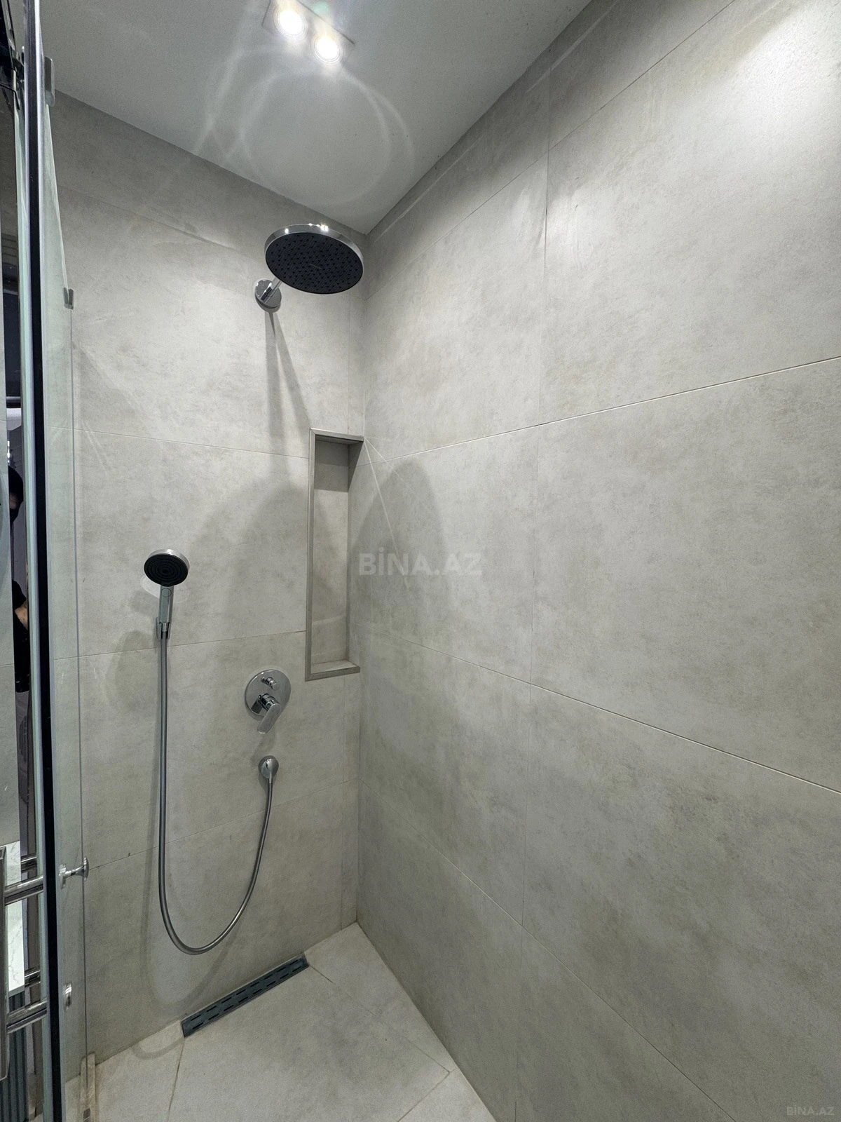 Satılır 3 otaqlı mənzil 104 m²