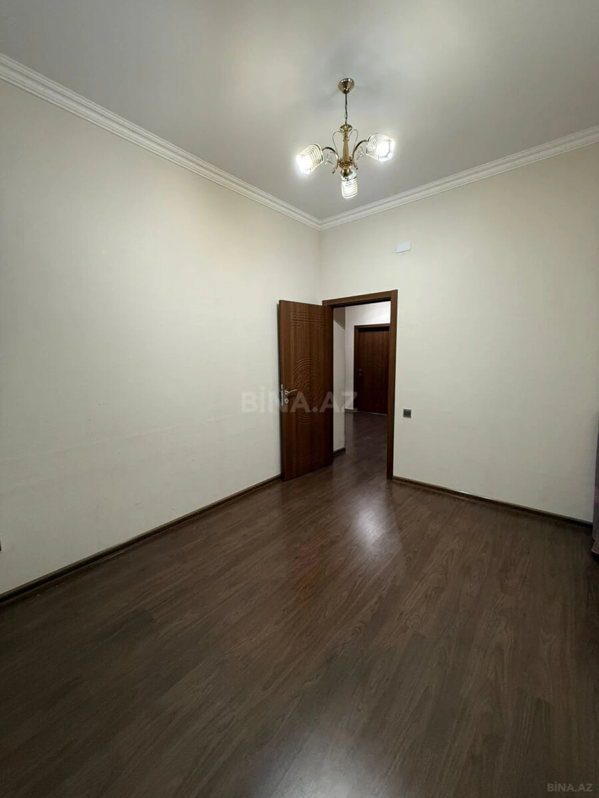 Satılır 4 otaqlı mənzil 115 m²