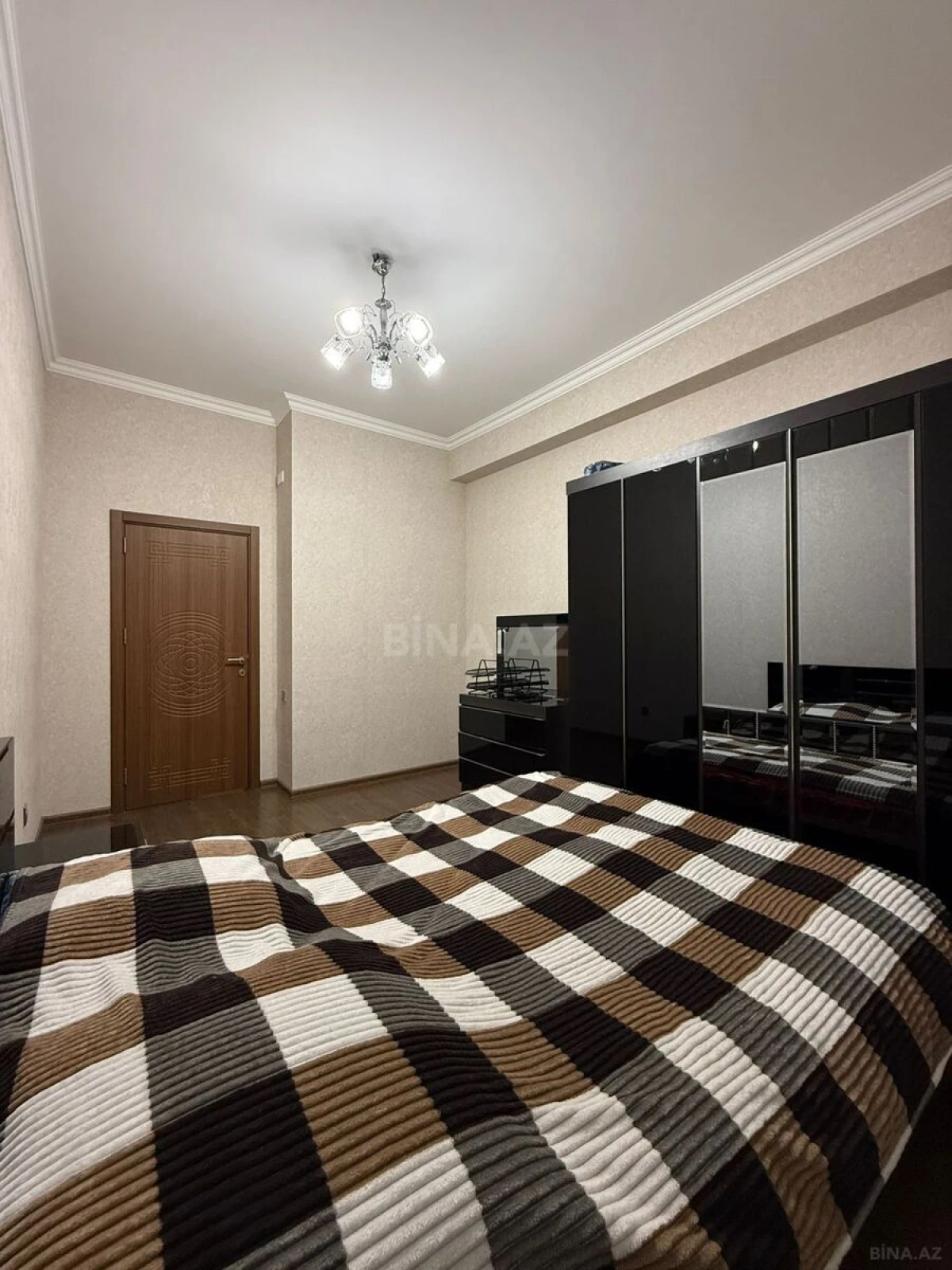Satılır 4 otaqlı mənzil 115 m²