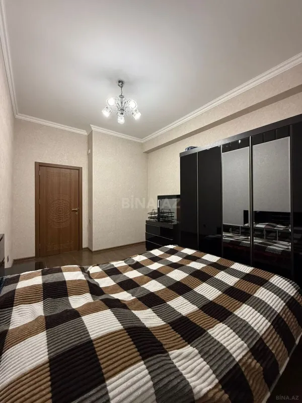 Satılır 4 otaqlı mənzil 115 m²