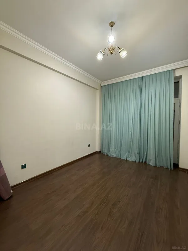 Satılır 4 otaqlı mənzil 115 m²