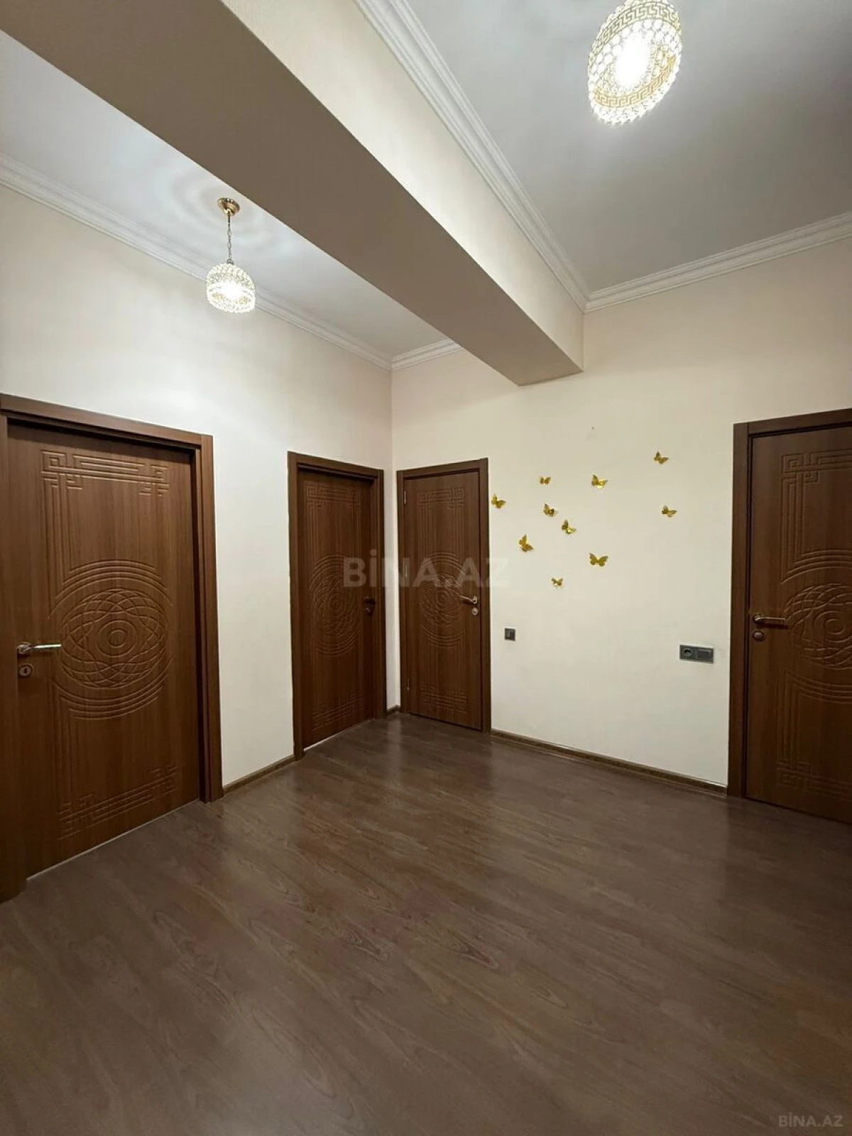 Satılır 4 otaqlı mənzil 115 m²