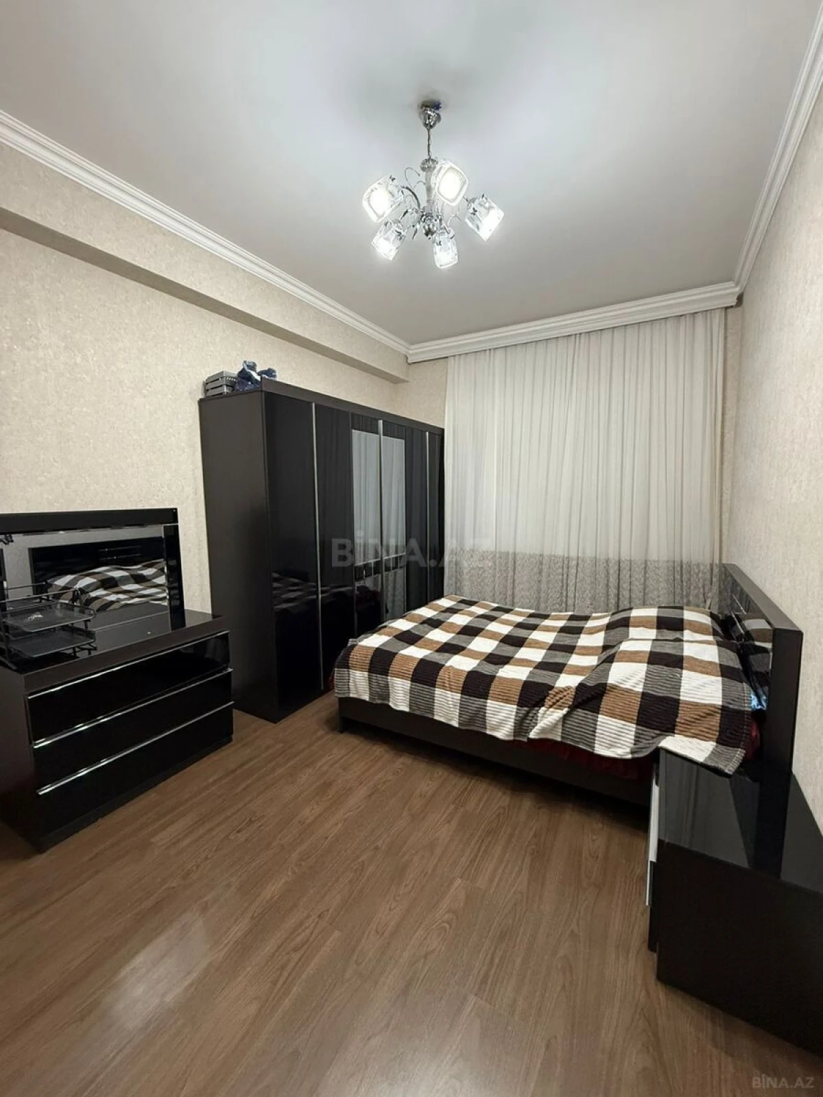 Satılır 4 otaqlı mənzil 115 m²