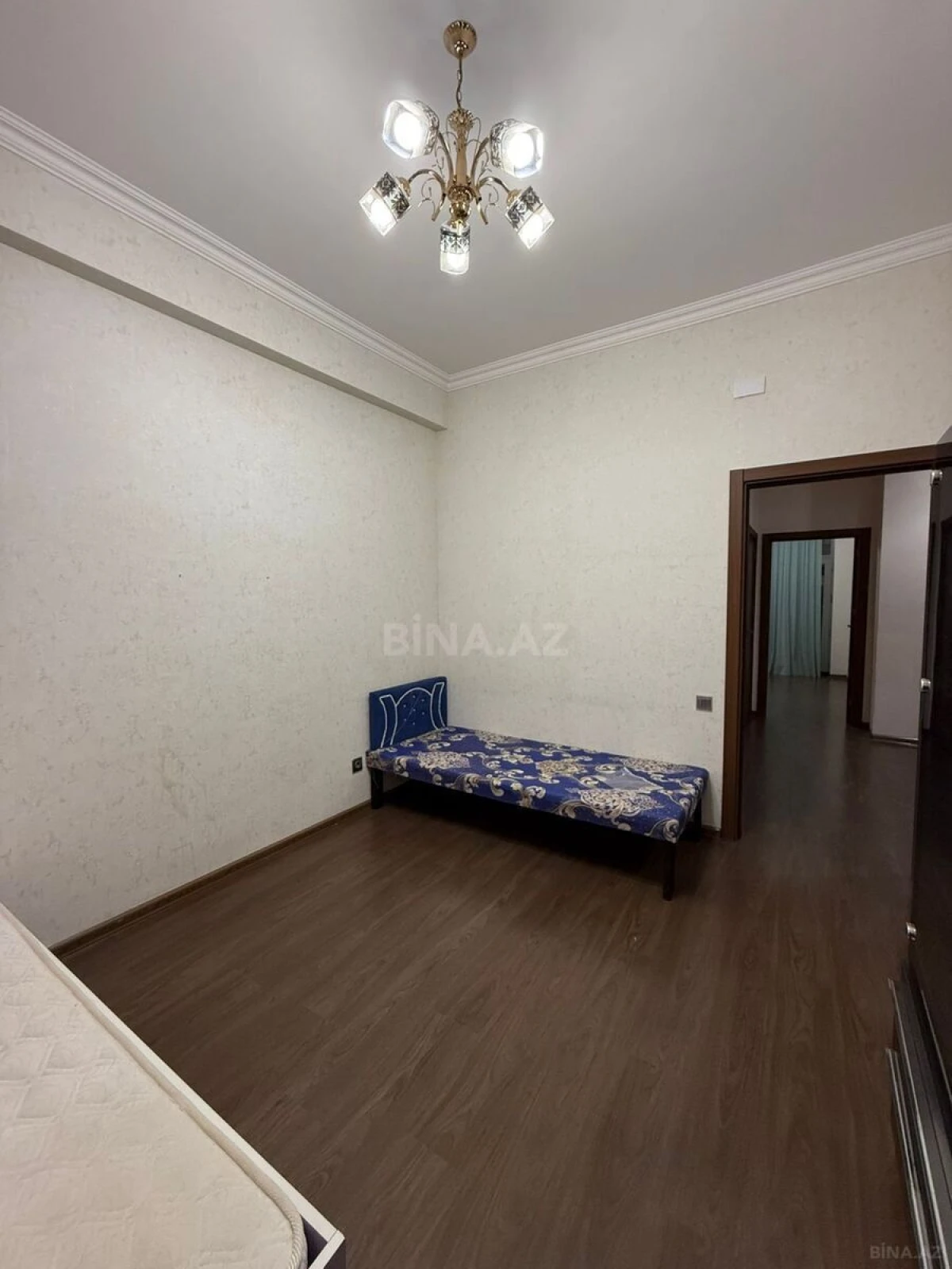 Satılır 4 otaqlı mənzil 115 m²