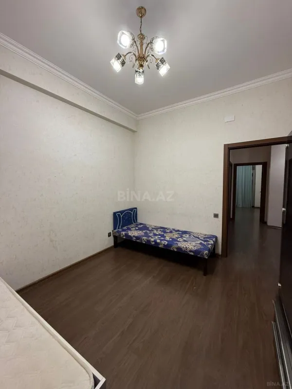 Satılır 4 otaqlı mənzil 115 m²