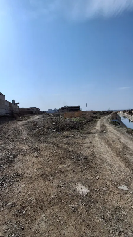 Satılır torpaq sahəsi 300 m²