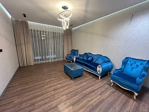 Satılır 5 otaqlı həyət evi 250 m²