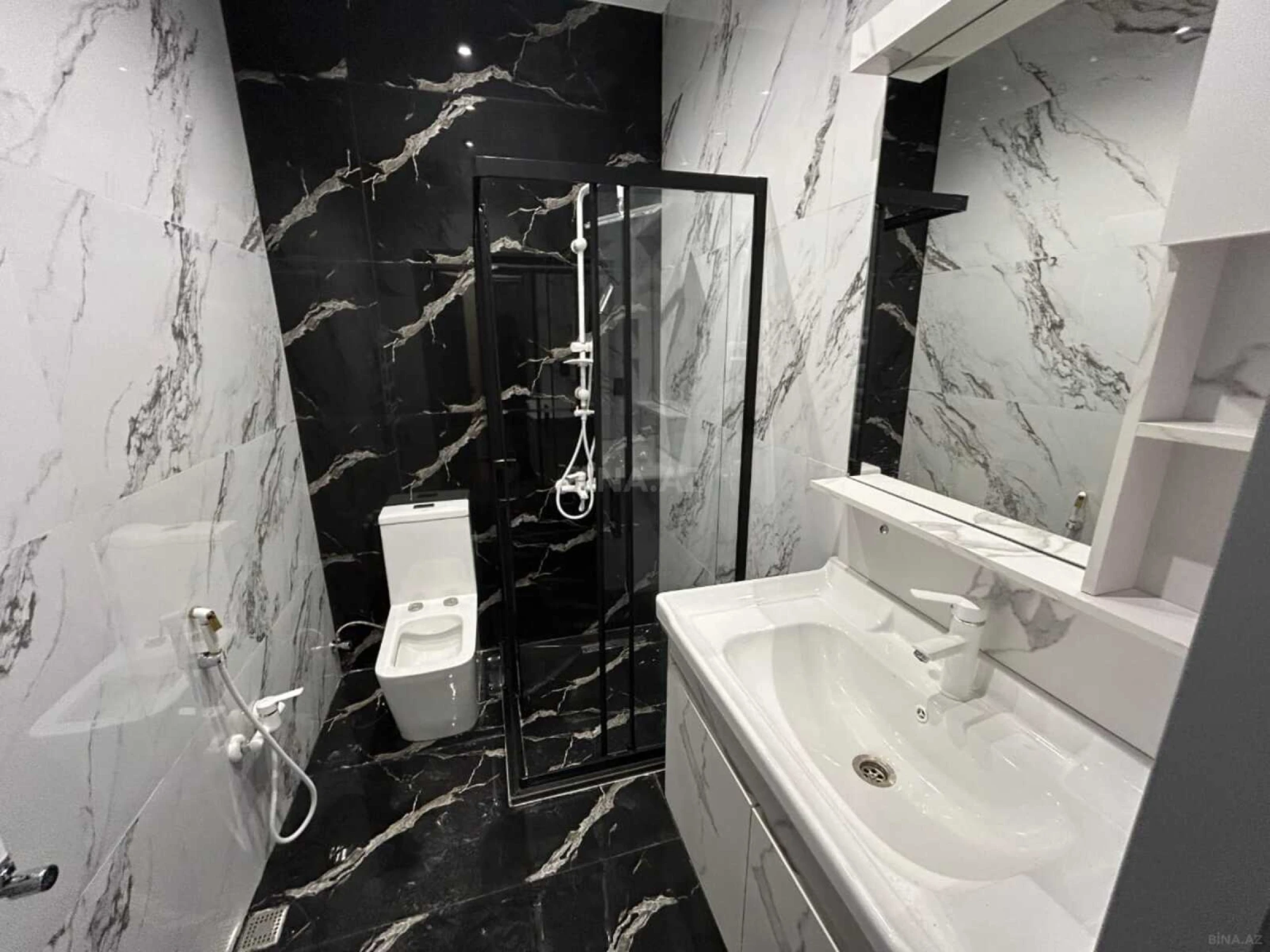 Satılır 5 otaqlı həyət evi 250 m²