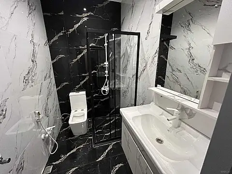 Satılır 5 otaqlı həyət evi 250 m²