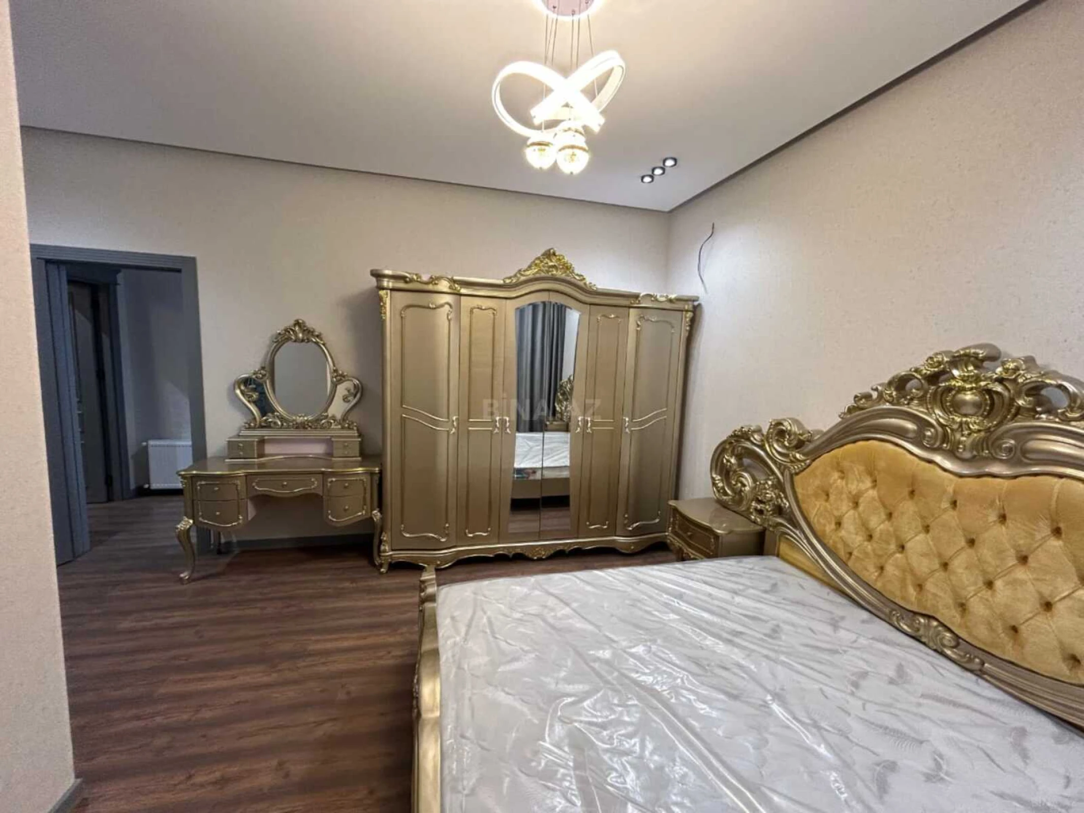 Satılır 5 otaqlı həyət evi 250 m²