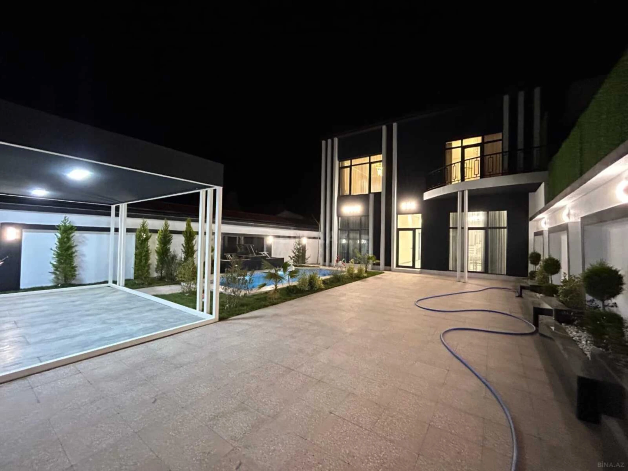 Satılır 5 otaqlı həyət evi 250 m²