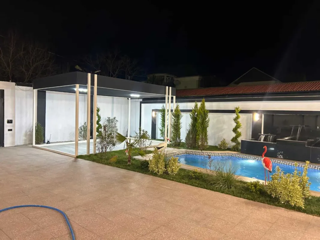 Satılır 5 otaqlı həyət evi 250 m²