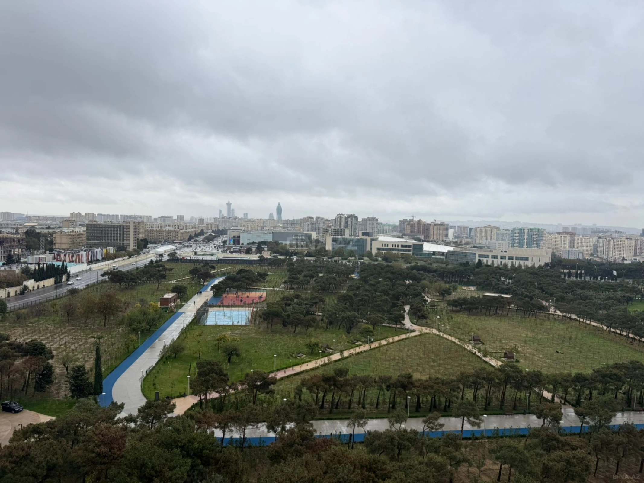 Satılır 4 otaqlı mənzil 149.5 m²