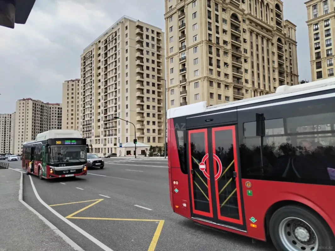 Satılır 3 otaqlı mənzil 121 m²