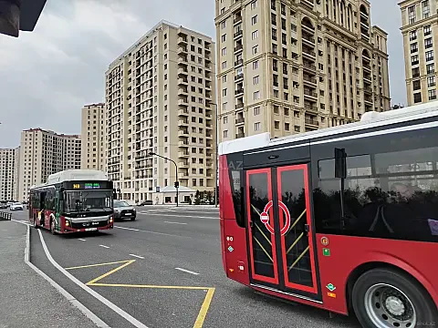 Satılır 3 otaqlı mənzil 121 m²